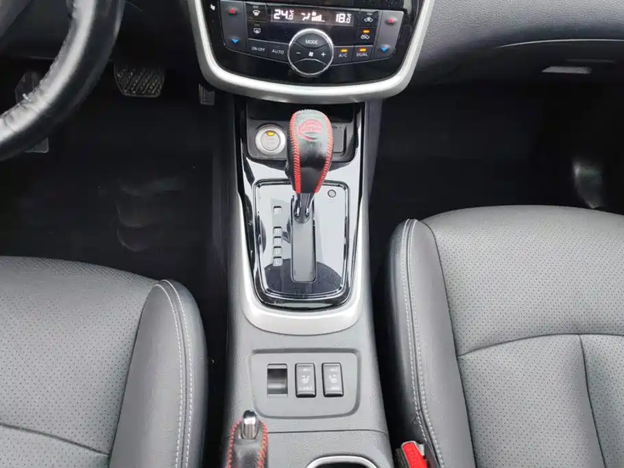 Nissan Tiida — миниатюра 16