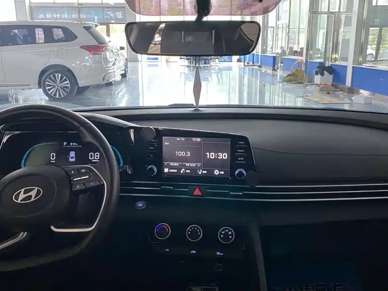 Hyundai Elantra — миниатюра 5