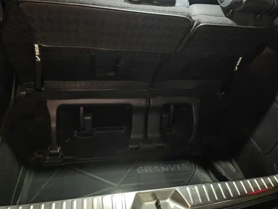 Toyota Granvia — миниатюра 4