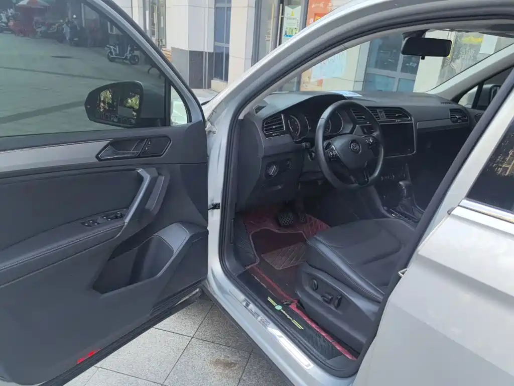 Volkswagen Tiguan L — миниатюра 16