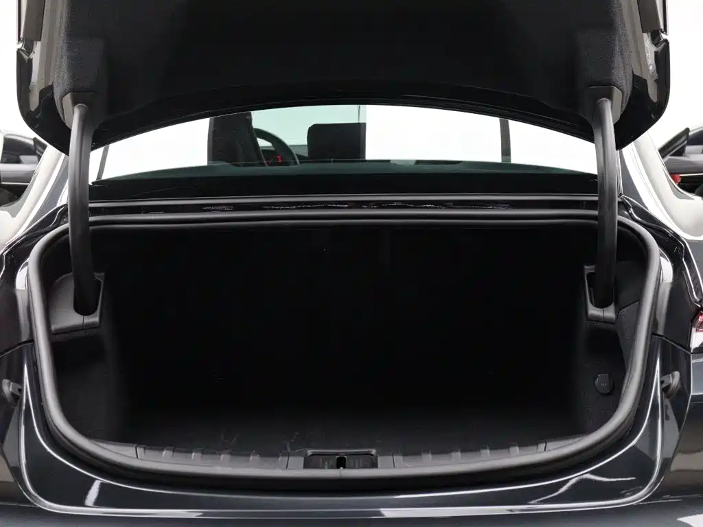Porsche Taycan — миниатюра 11