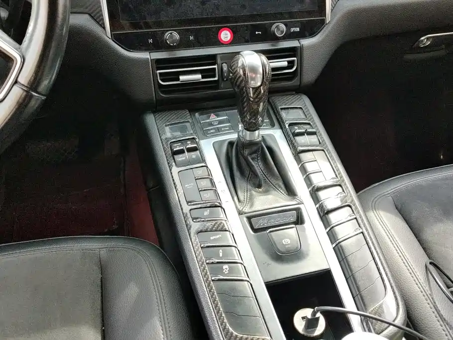Porsche Macan — миниатюра 16