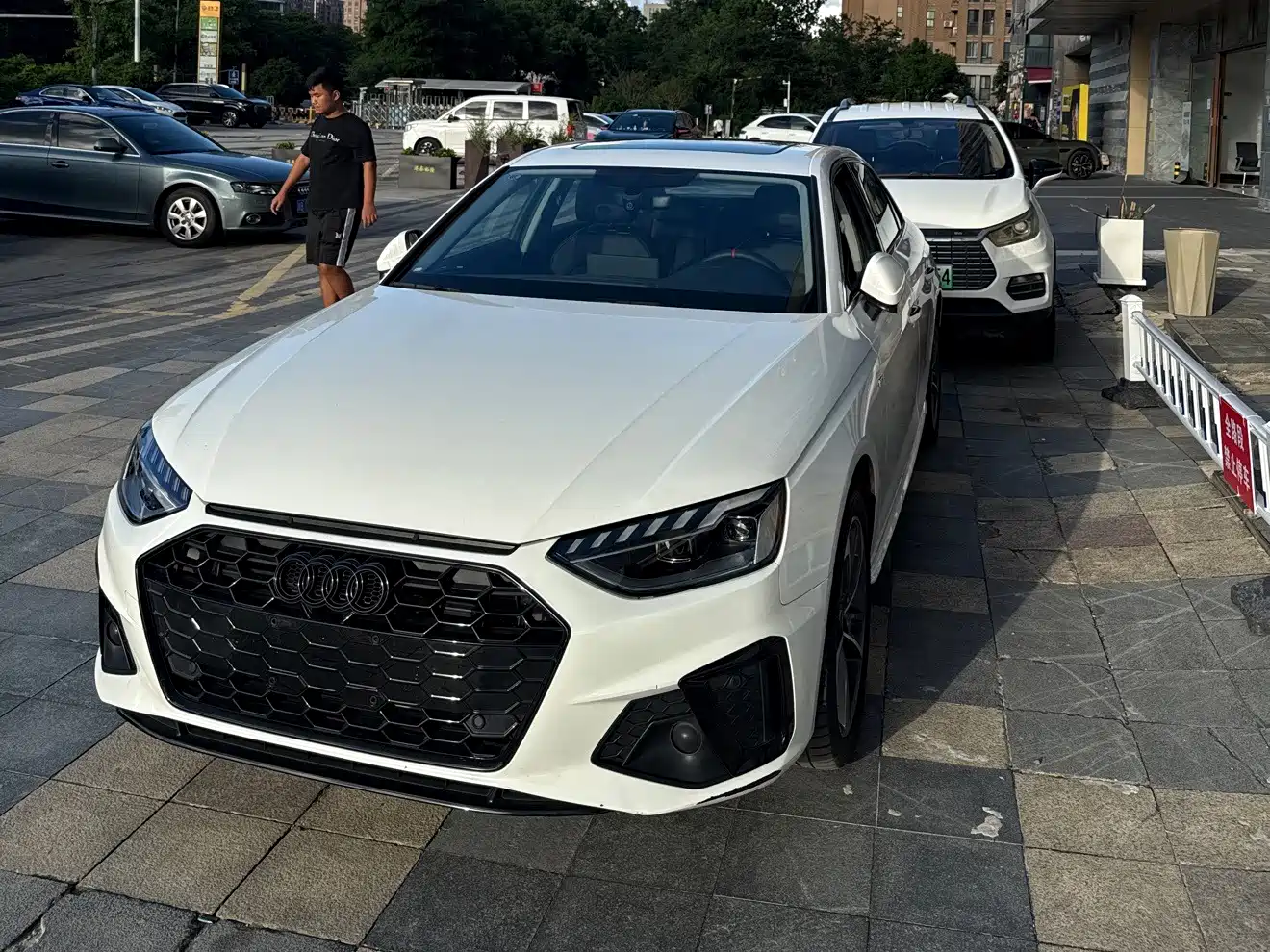奥迪A4L 2025款 200万辆悦享版 40 TFSI 豪华动感型 2025