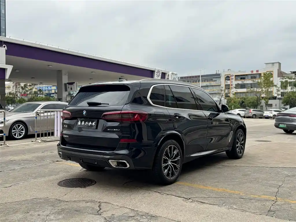 BMW X5 2023 xDrive 30Li Premium M Sport
