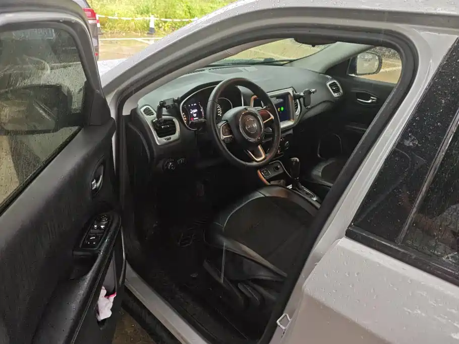 Jeep Compass — миниатюра 9