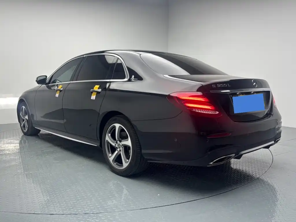 Mercedes-Benz E-Class — миниатюра 5