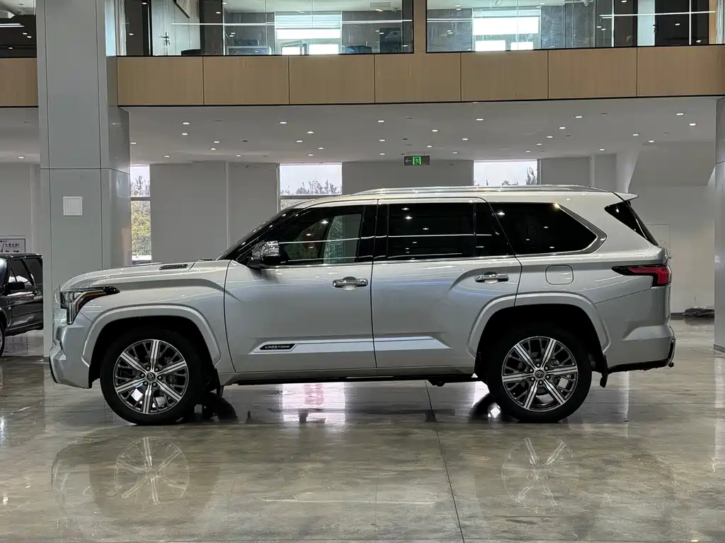Toyota Sequoia — миниатюра 15