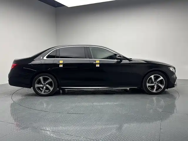 Mercedes-Benz E-Class — миниатюра 8