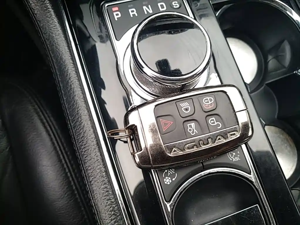 Jaguar XJ — миниатюра 9