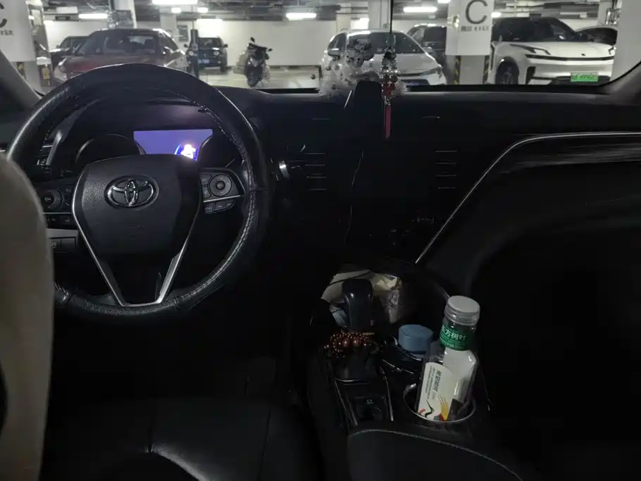 Toyota Camry — миниатюра 12