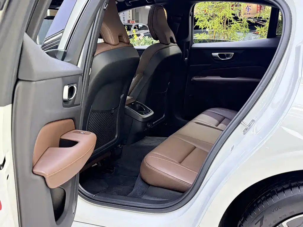 Volvo S60 — миниатюра 3