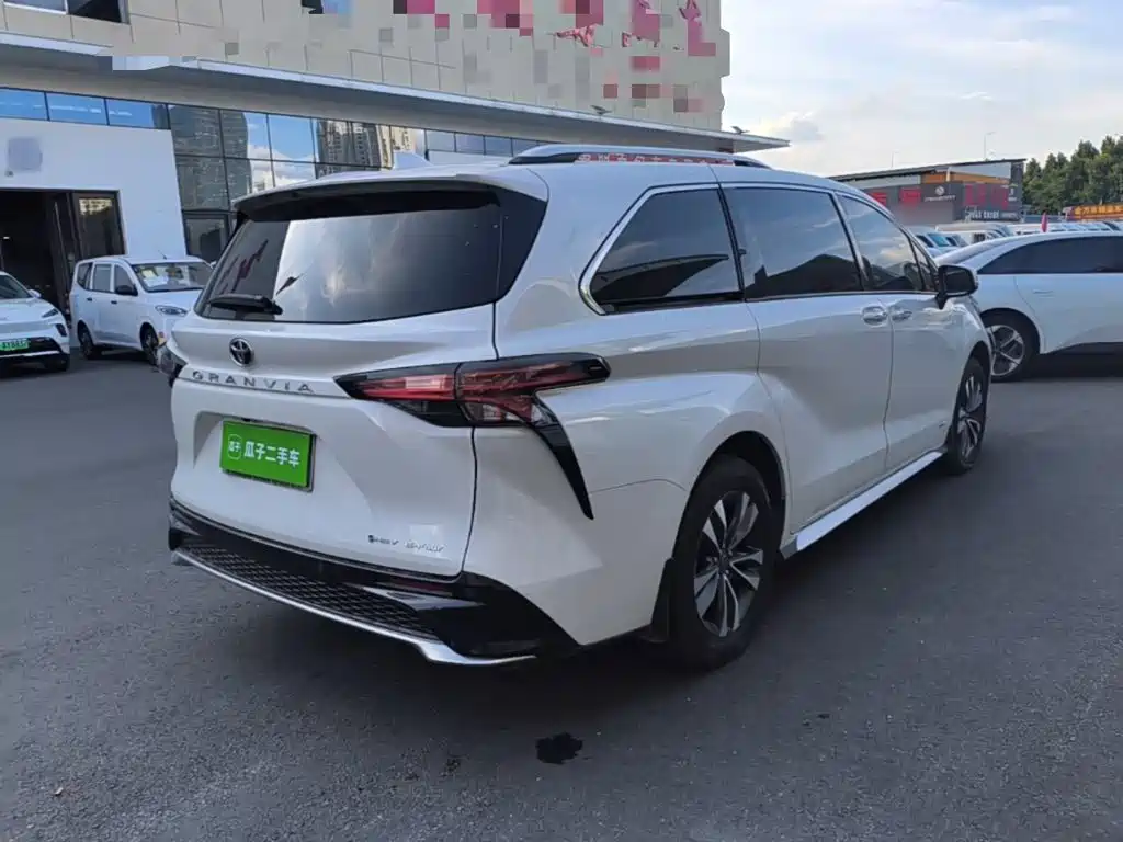 Toyota Granvia — миниатюра 7
