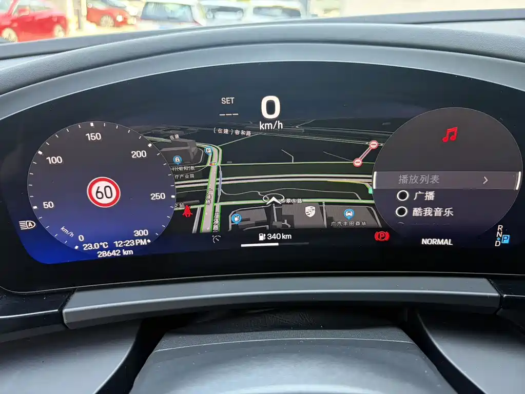 Porsche Macan EV — миниатюра 7