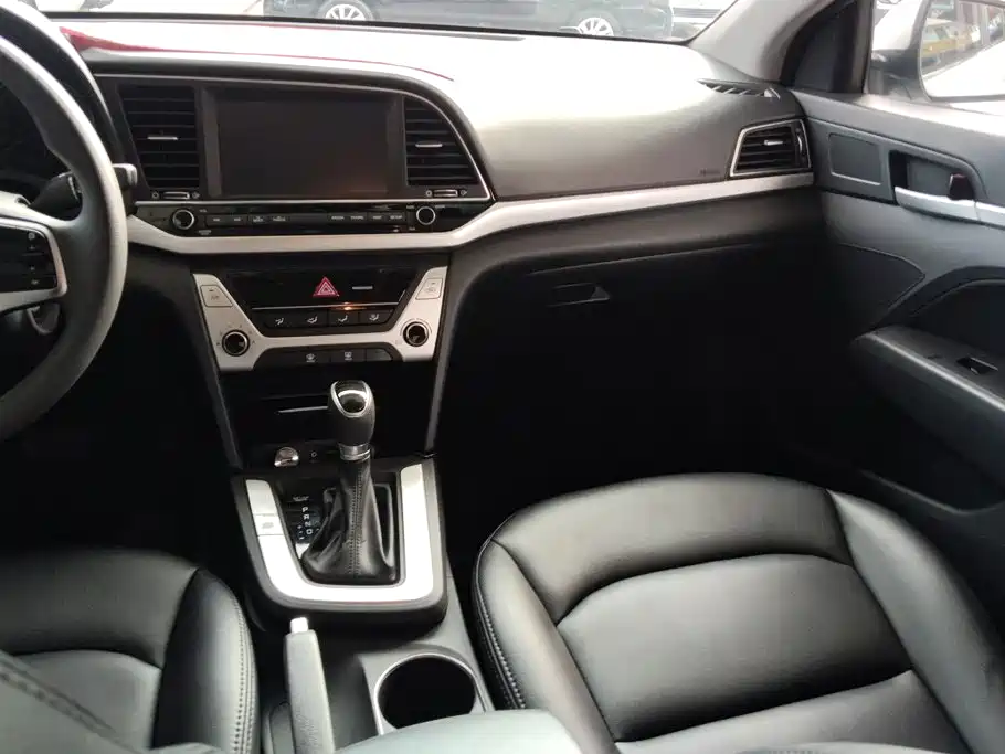 Hyundai Elantra — миниатюра 13