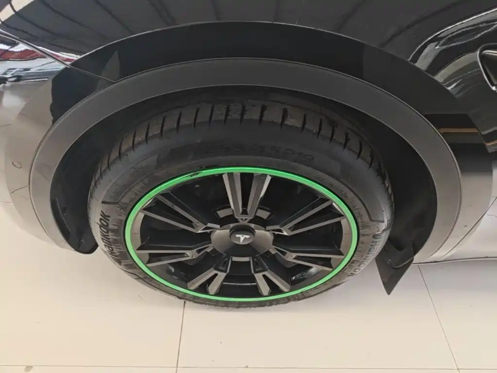Tesla Model Y — миниатюра 23