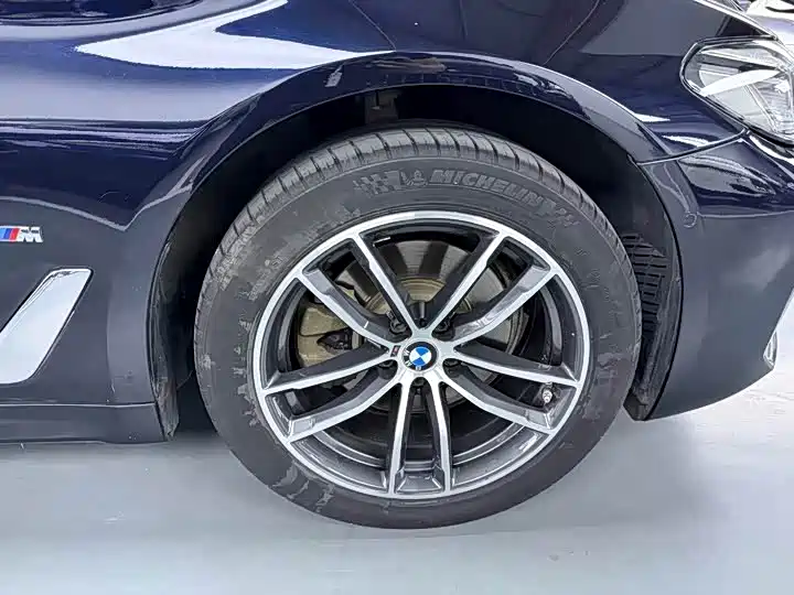 BMW 5 Series — миниатюра 18