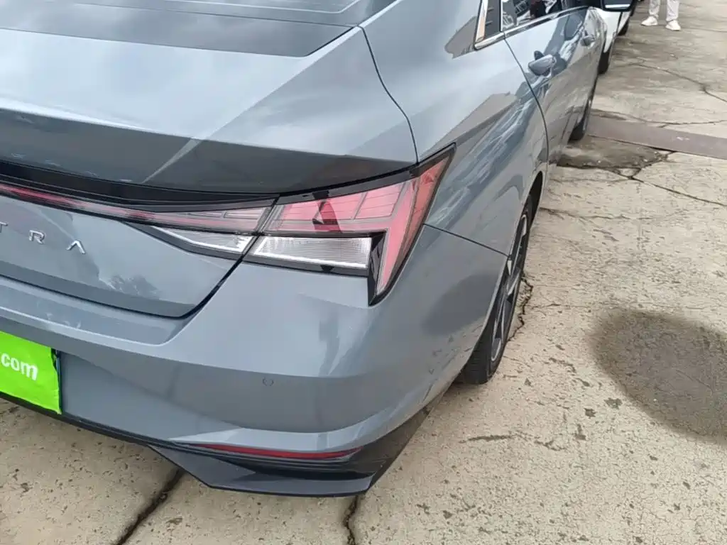Hyundai Elantra — миниатюра 8