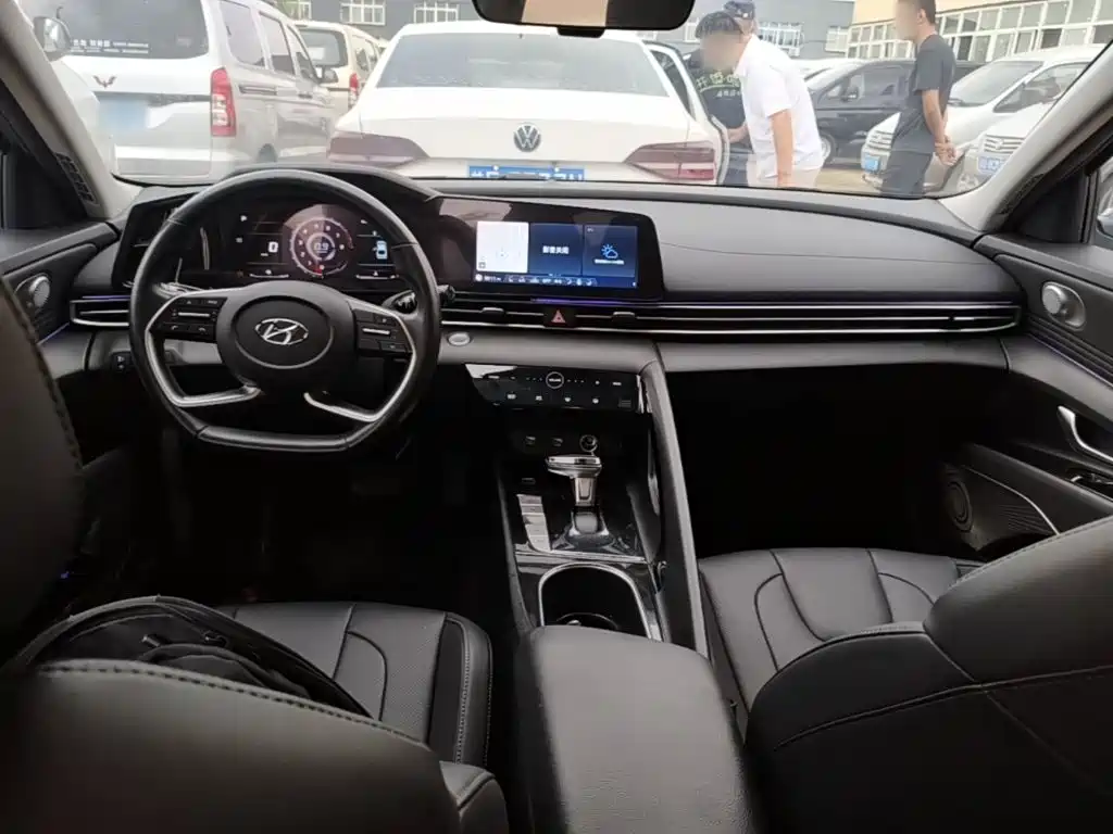 Hyundai Elantra — миниатюра 10