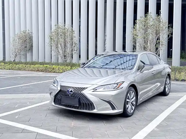 LEXUS ES 2019