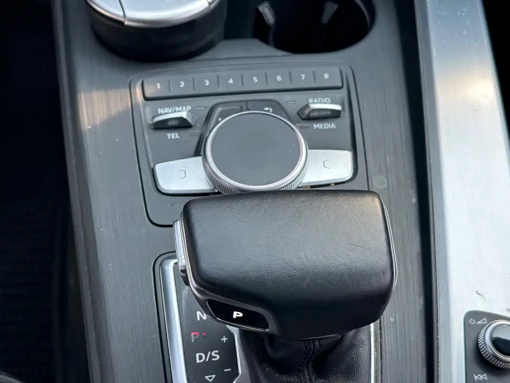 Audi A4L — миниатюра 12