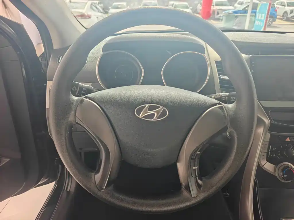 Hyundai Elantra Langdong — миниатюра 7