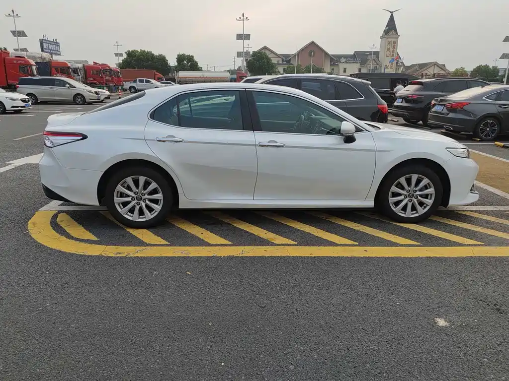 Toyota Camry — миниатюра 3