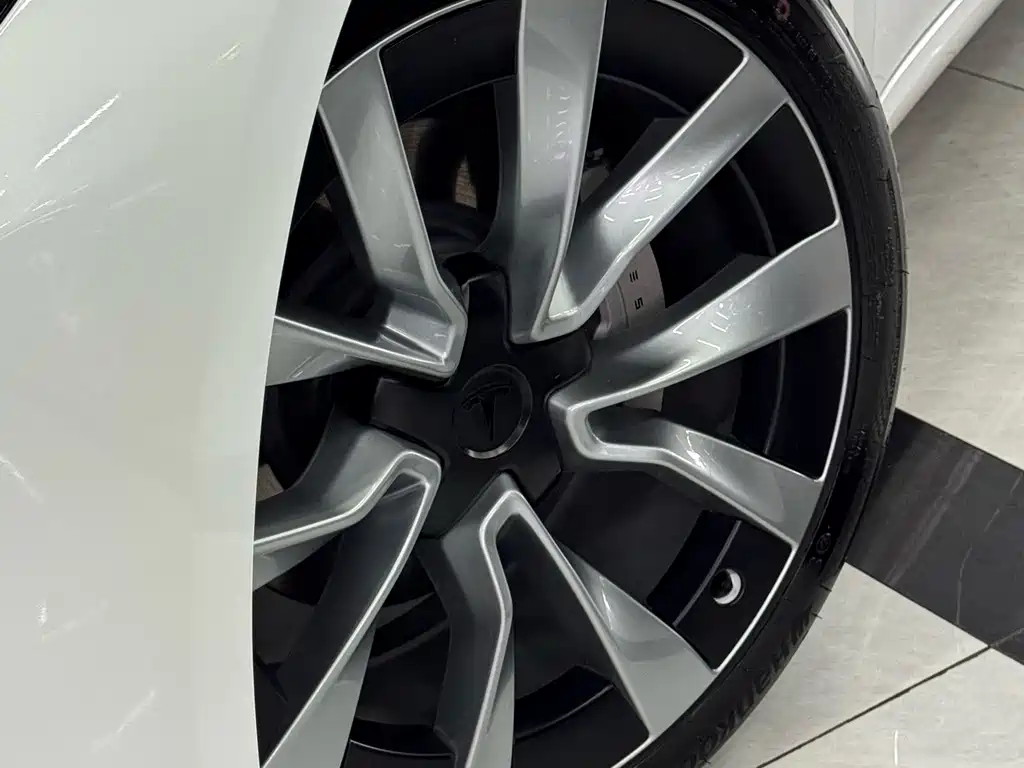 Tesla Model 3 — миниатюра 14