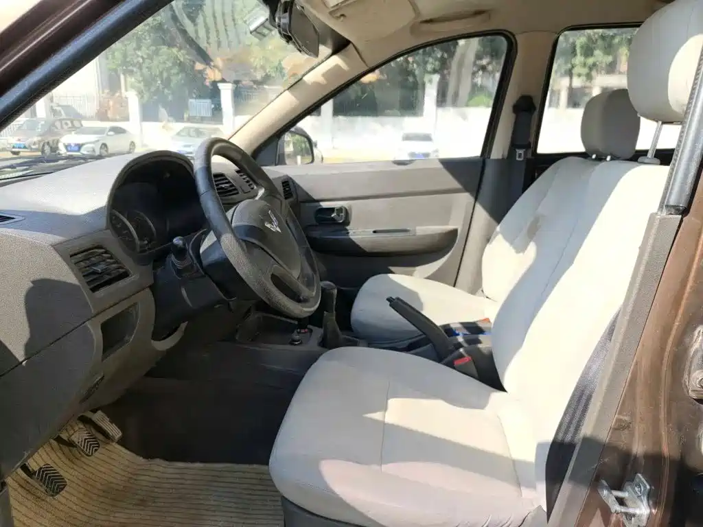 Wuling Hongguang — миниатюра 4