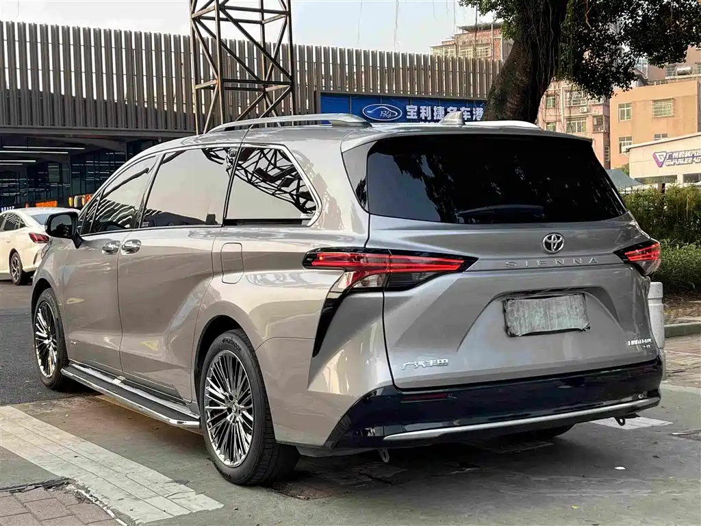 Toyota Sienna — миниатюра 5