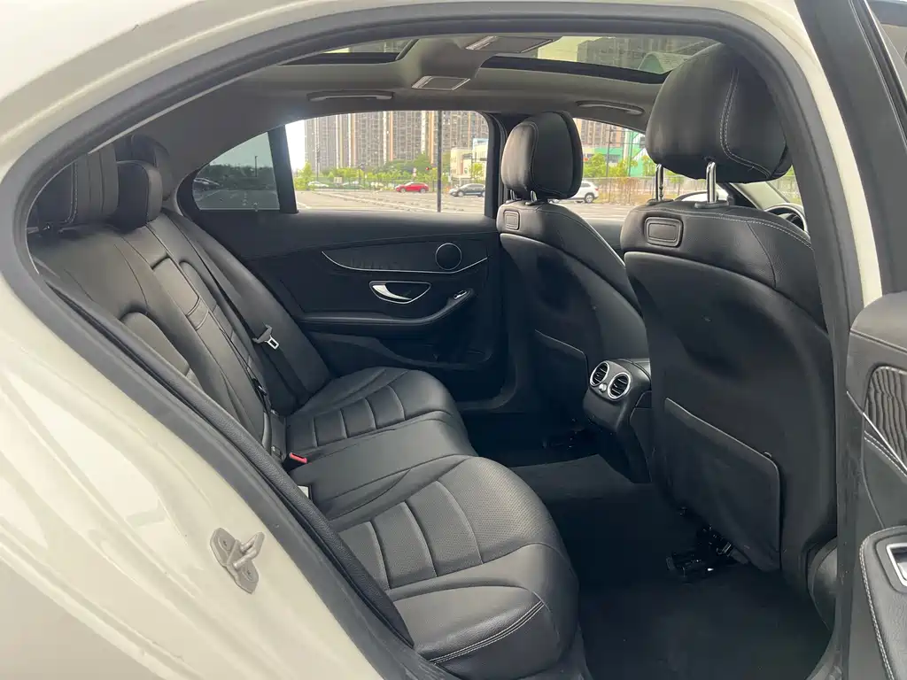 Mercedes-Benz C-Class — миниатюра 14