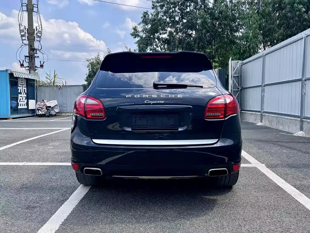 Porsche Cayenne — миниатюра 5