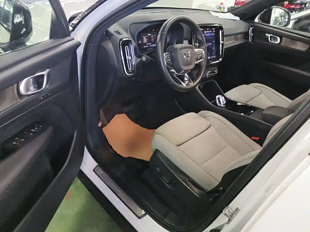 Volvo XC40 NEV — миниатюра 16