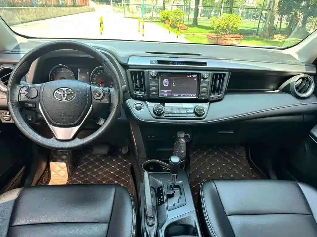 Toyota RAV4 — миниатюра 4