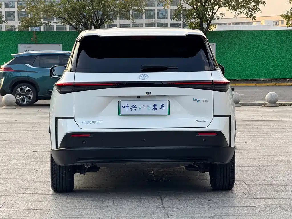 Toyota bZ3X - фото 15