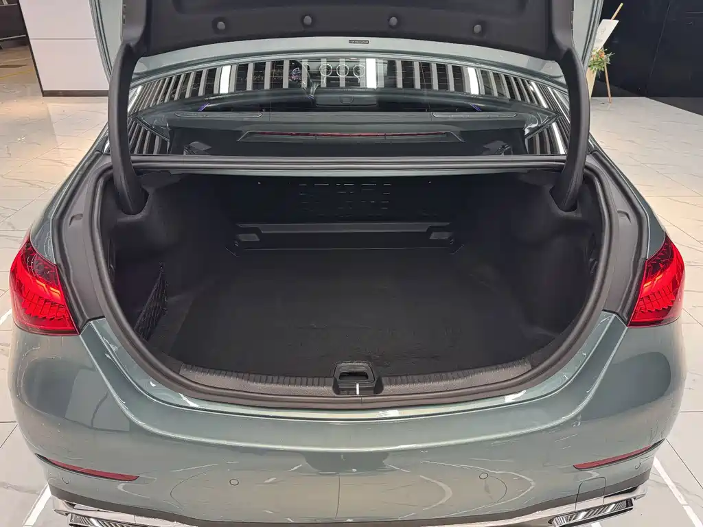 Mercedes-Benz C-Class — миниатюра 12