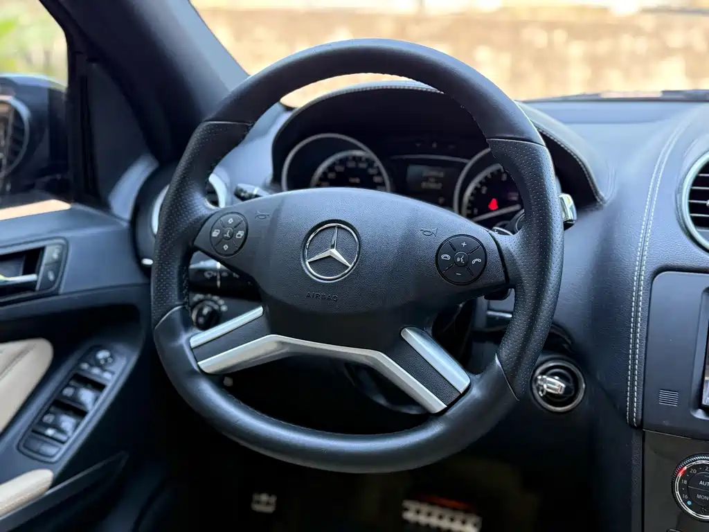 Mercedes-Benz M-Class — миниатюра 12