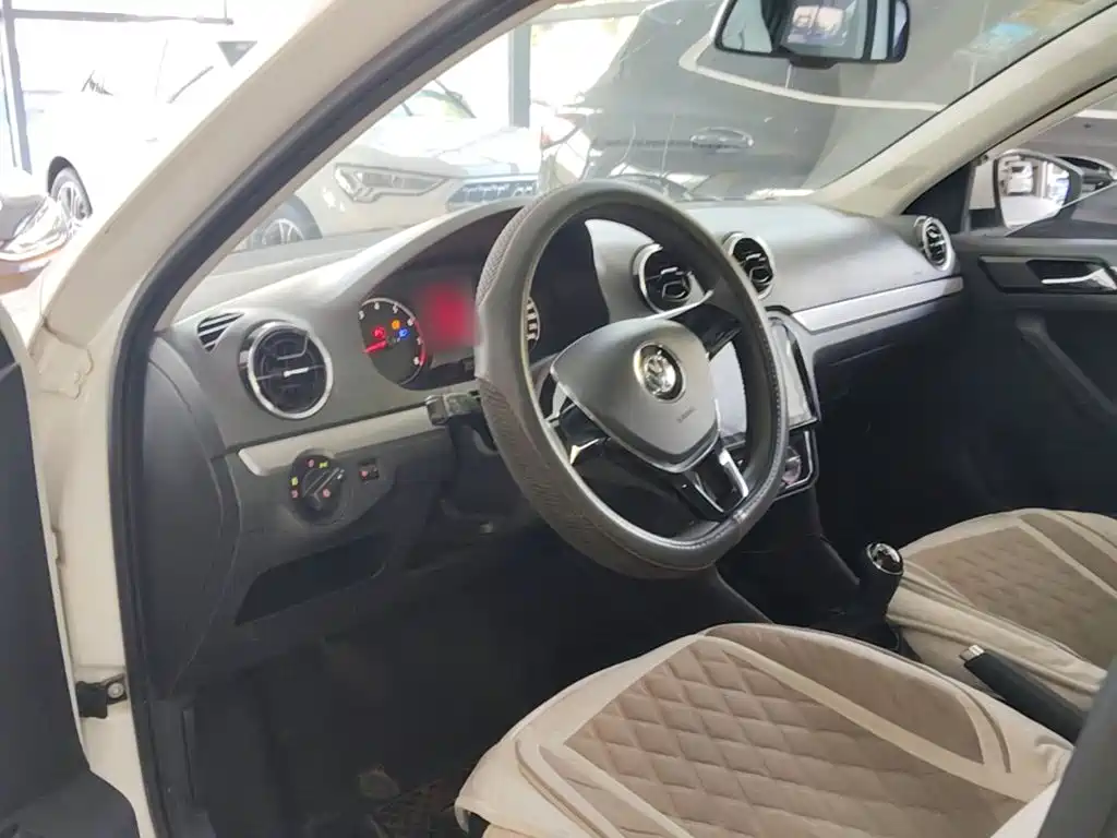 Volkswagen Jetta — миниатюра 10