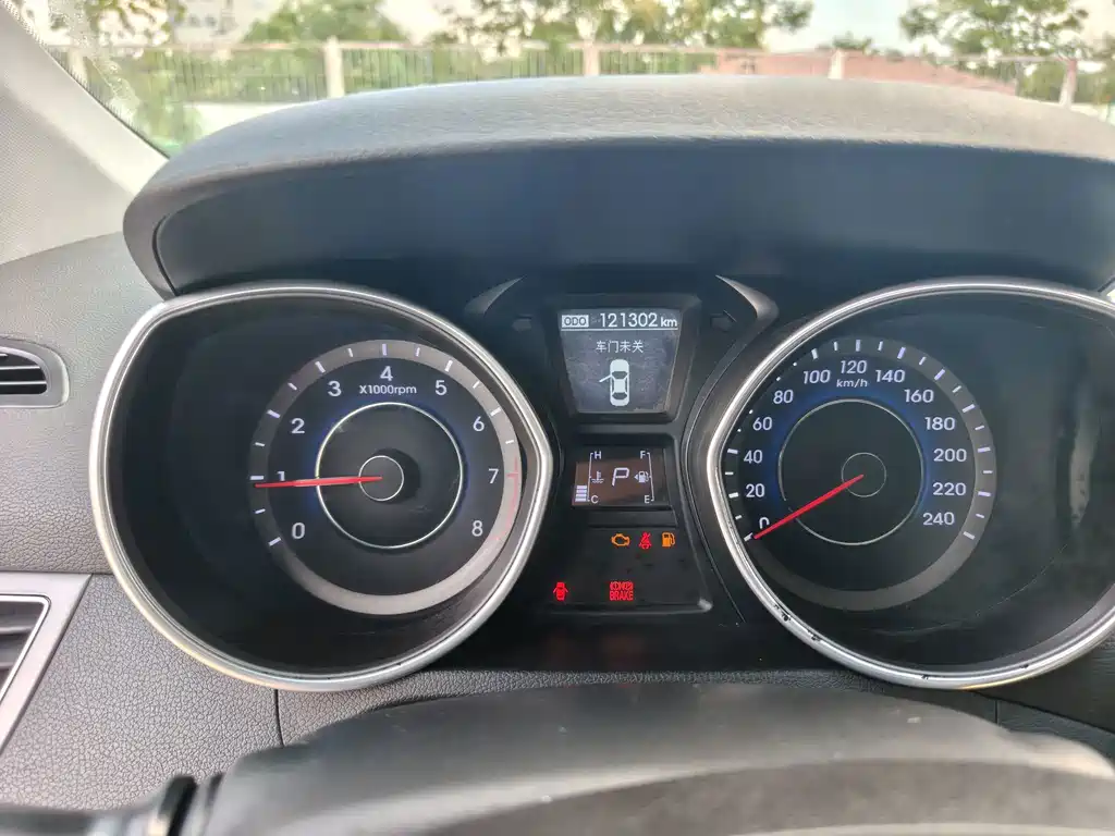 Hyundai Elantra Langdong — миниатюра 9