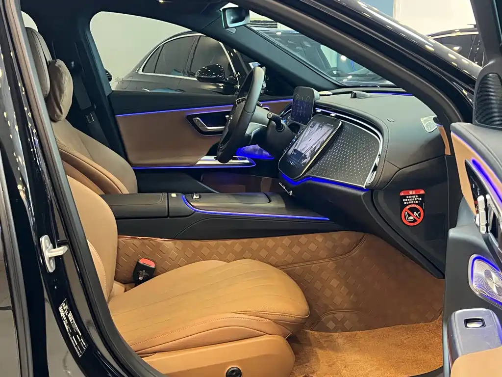 Mercedes-Benz E-Class — миниатюра 16