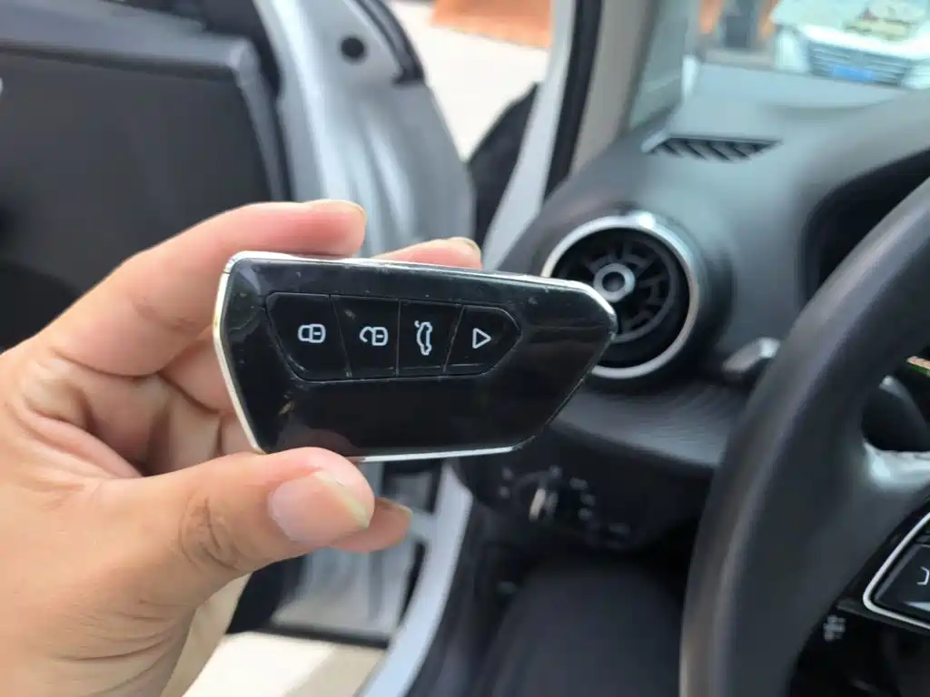 Audi Q2L e-tron — миниатюра 12