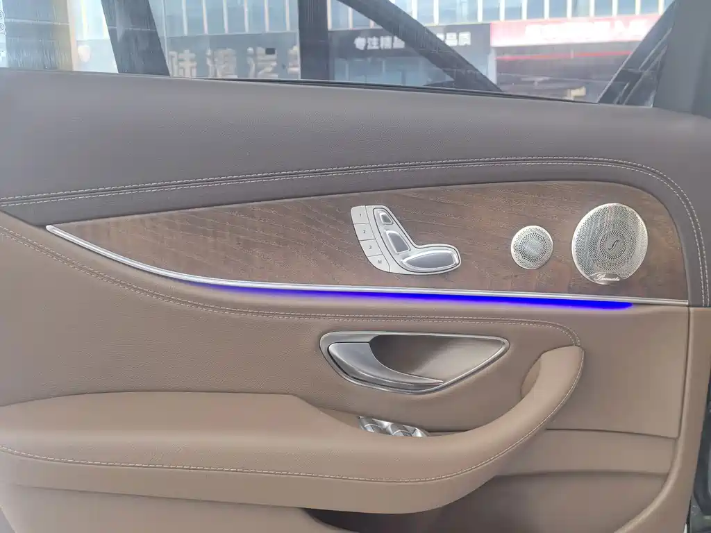 Mercedes-Benz E-Class — миниатюра 14
