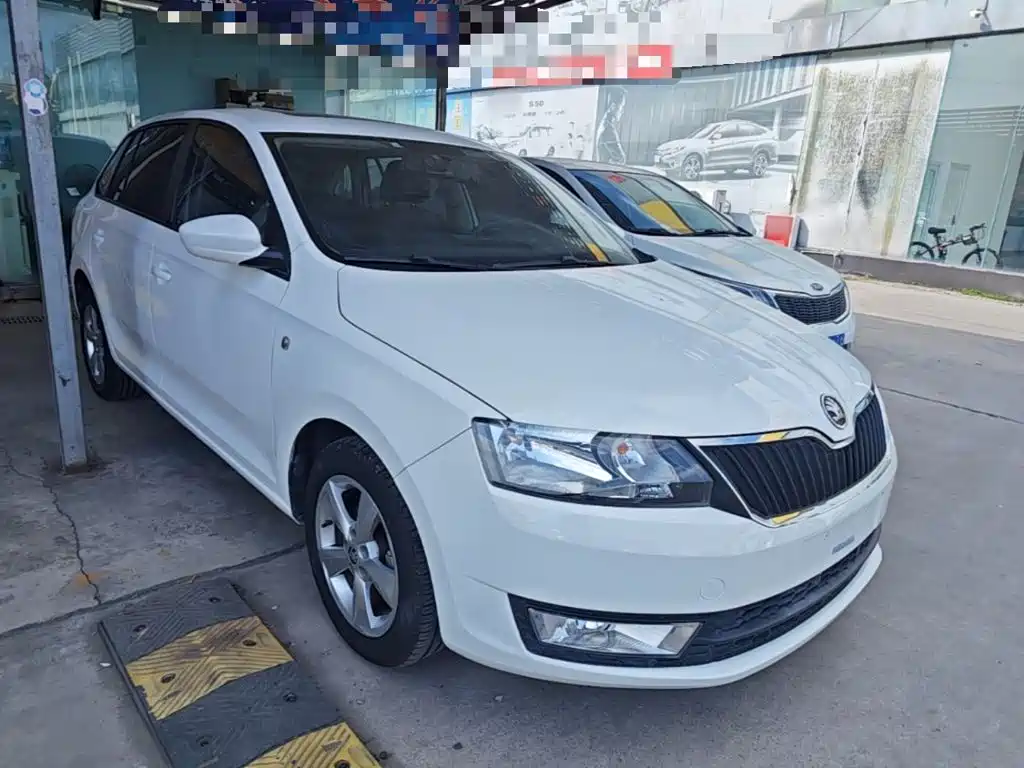 Skoda Rapid Spaceback — миниатюра 4