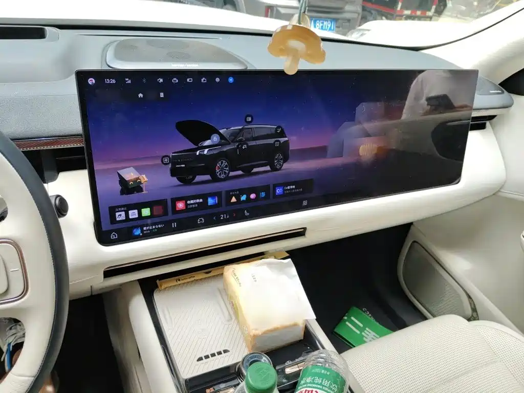 Lynk & Co 900 — миниатюра 6