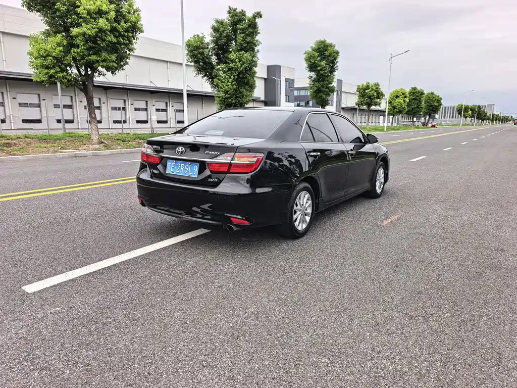 Toyota Camry — миниатюра 12