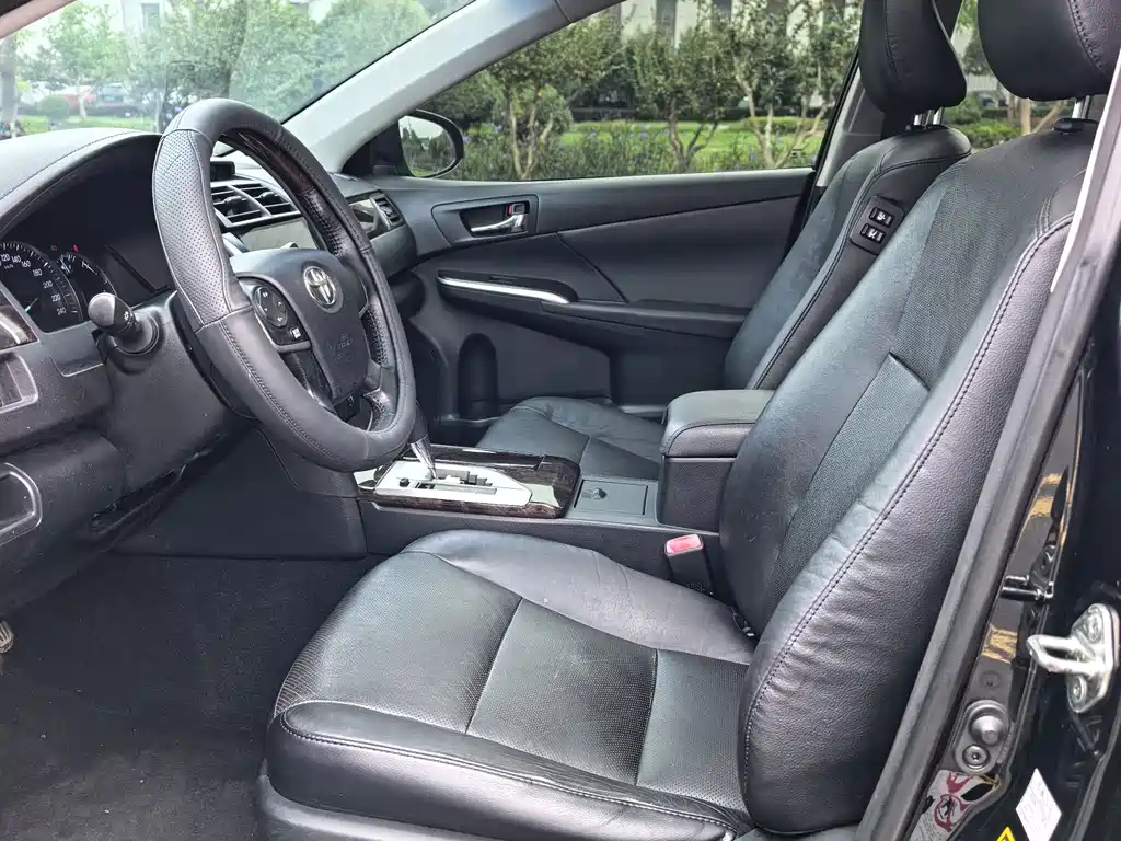 Toyota Camry — миниатюра 4