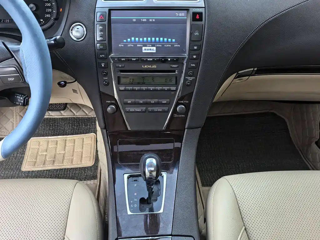 Lexus ES 2012 240