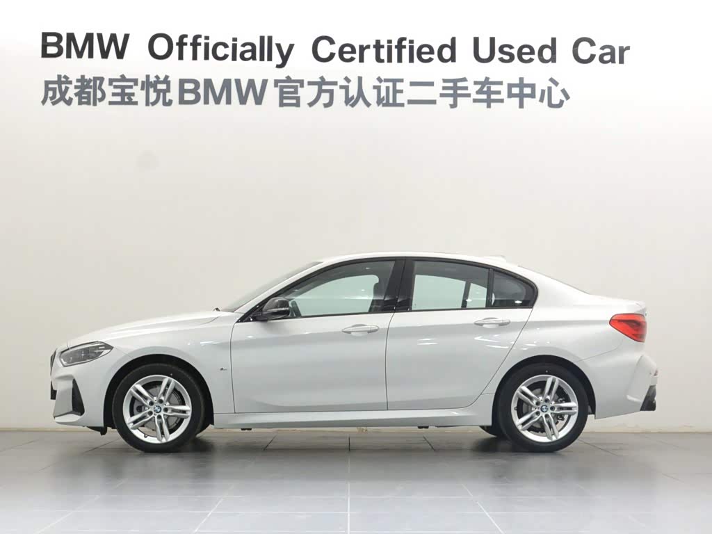 BMW 1 Series 1.5 л 2021 г. Белый, пробег 45800 км