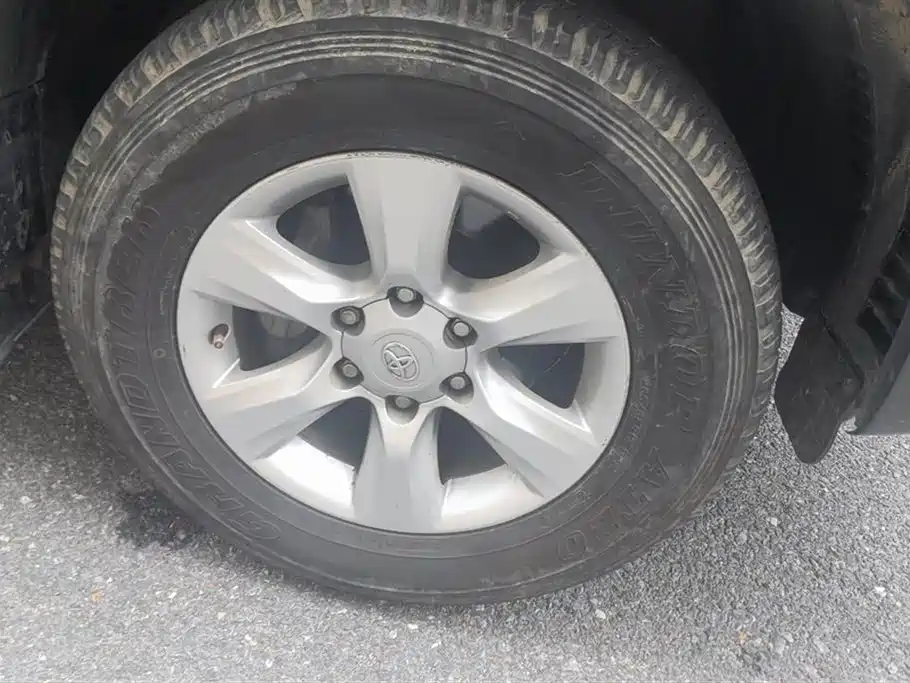 Toyota Land Cruiser Prado 2010 2.7L AT Standard