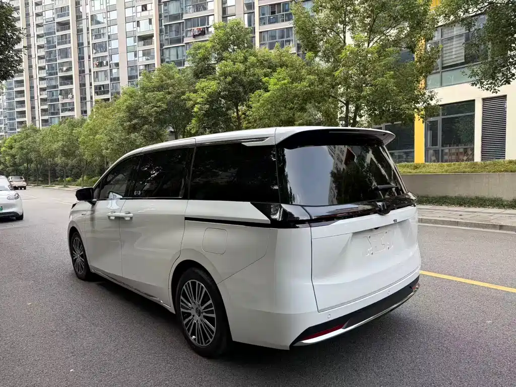 GAC Motor Trumpchi E8 PHEV — миниатюра 11