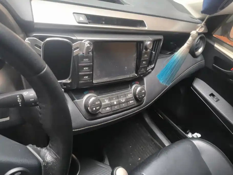 Toyota RAV4 — миниатюра 13